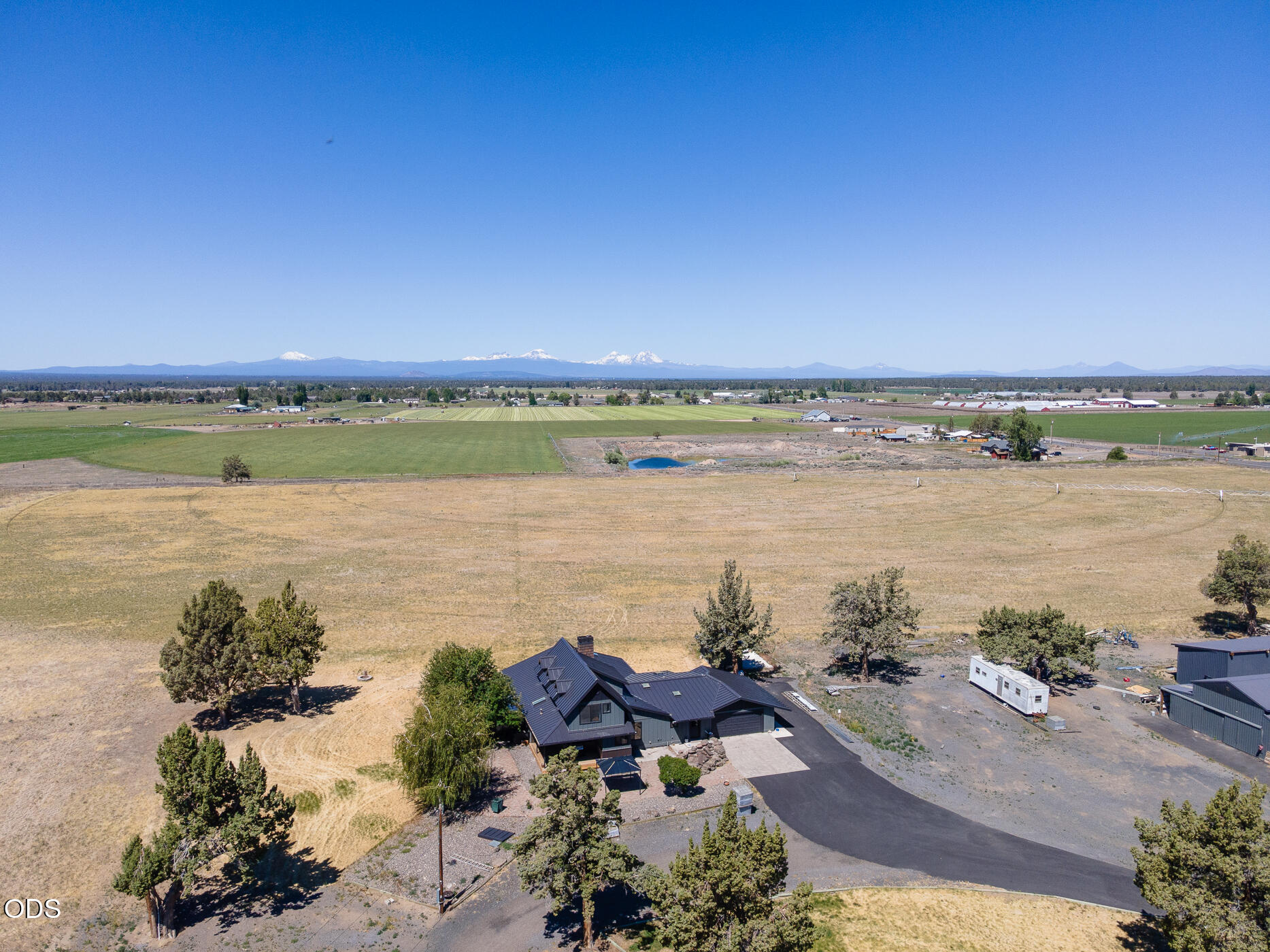 26275 Willard Road Bend, OR 97701 - Photo 8 of 85