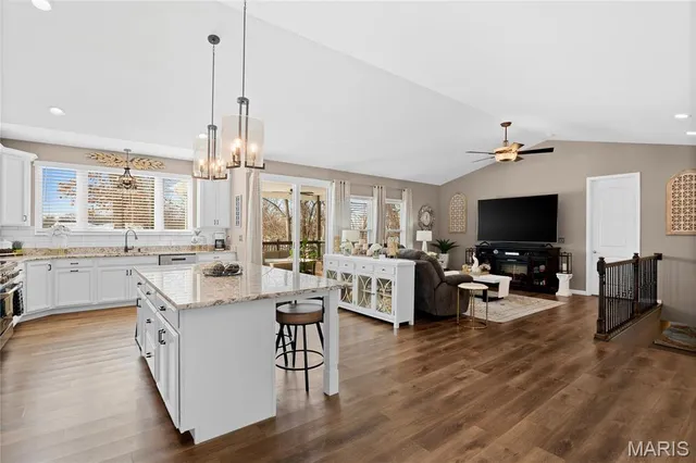 $525,000 | 8009 Tahoe Ridge Lane, Caseyville, IL 62232