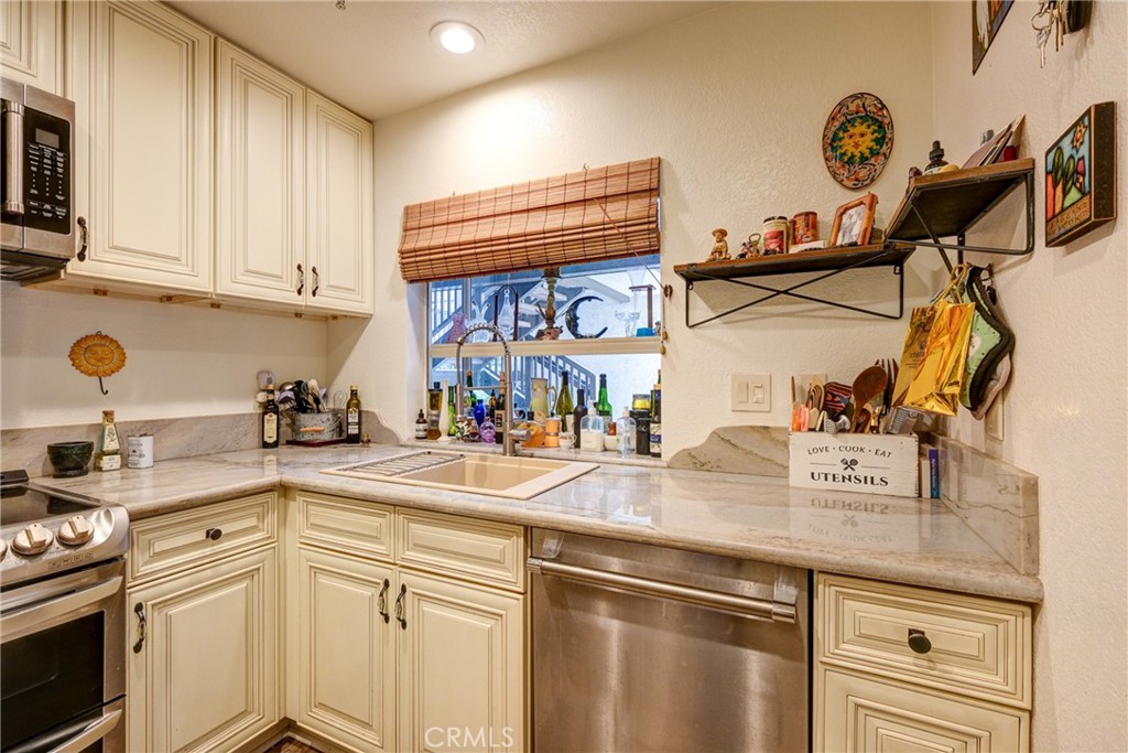 60 Corniche Drive, Unit B Dana Point, CA 92629 - Photo 2 of 18 Kitchen window