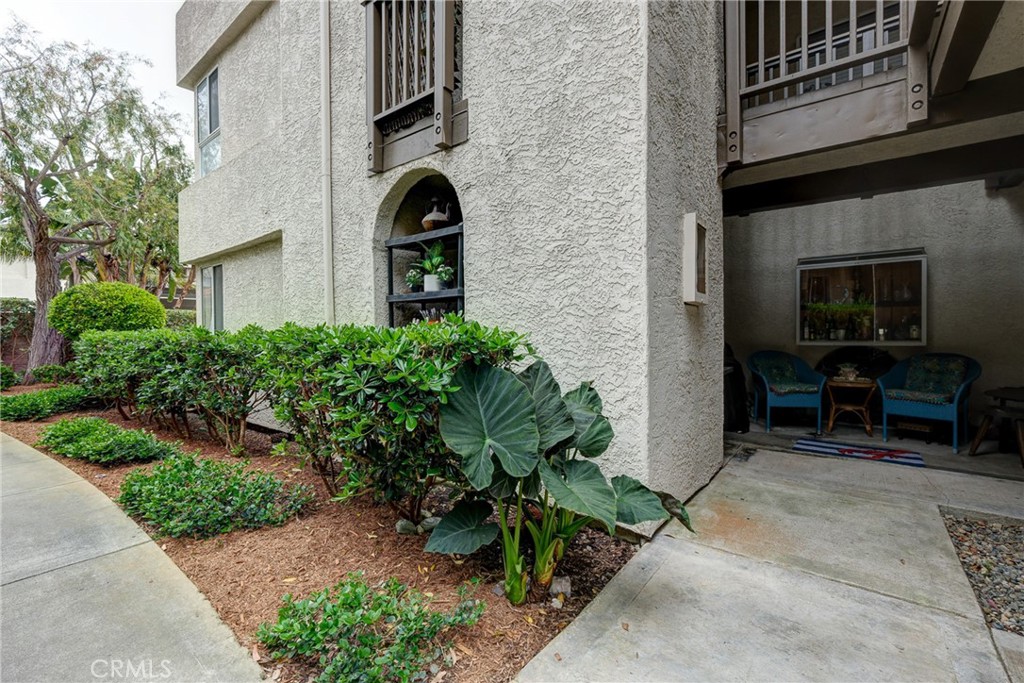 60 Corniche Drive, Unit B Dana Point, CA 92629 - Photo 3 of 18 Building entry