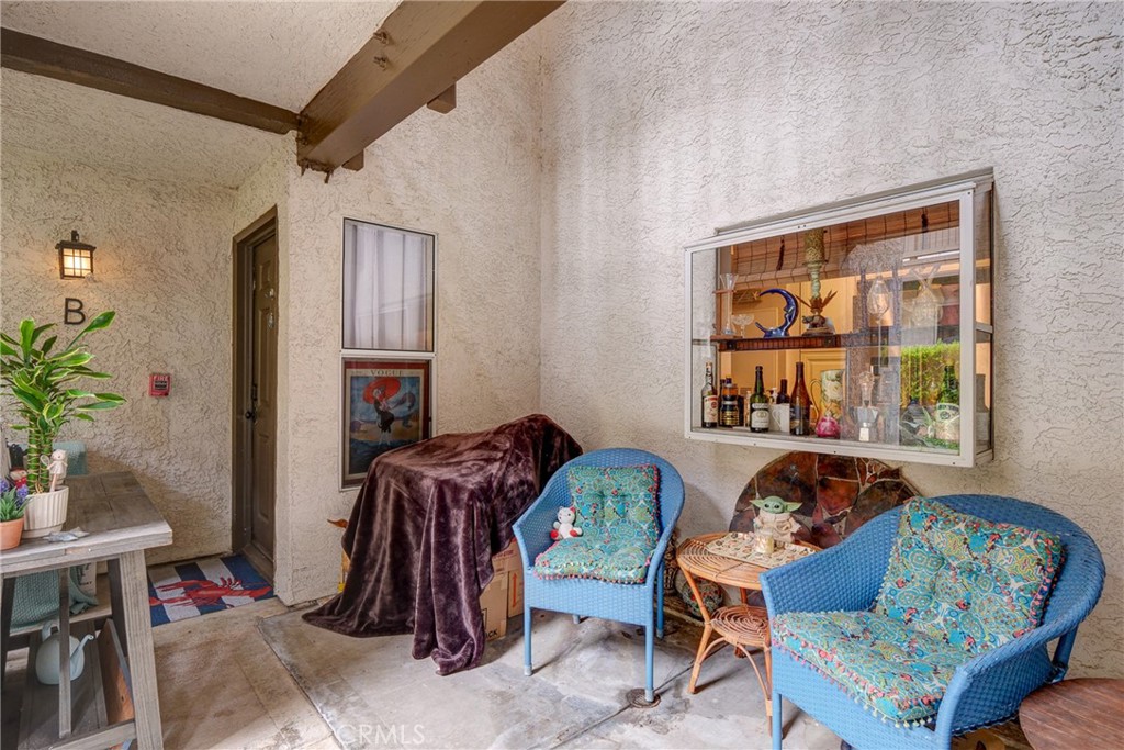 60 Corniche Drive, Unit B Dana Point, CA 92629 - Photo 4 of 18 Entry way seating