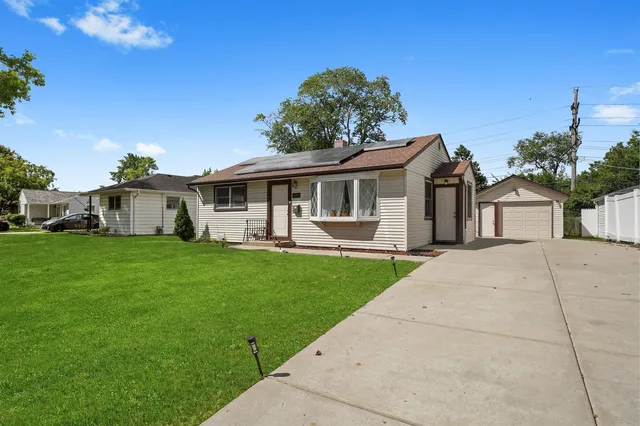 a view of house with a yard