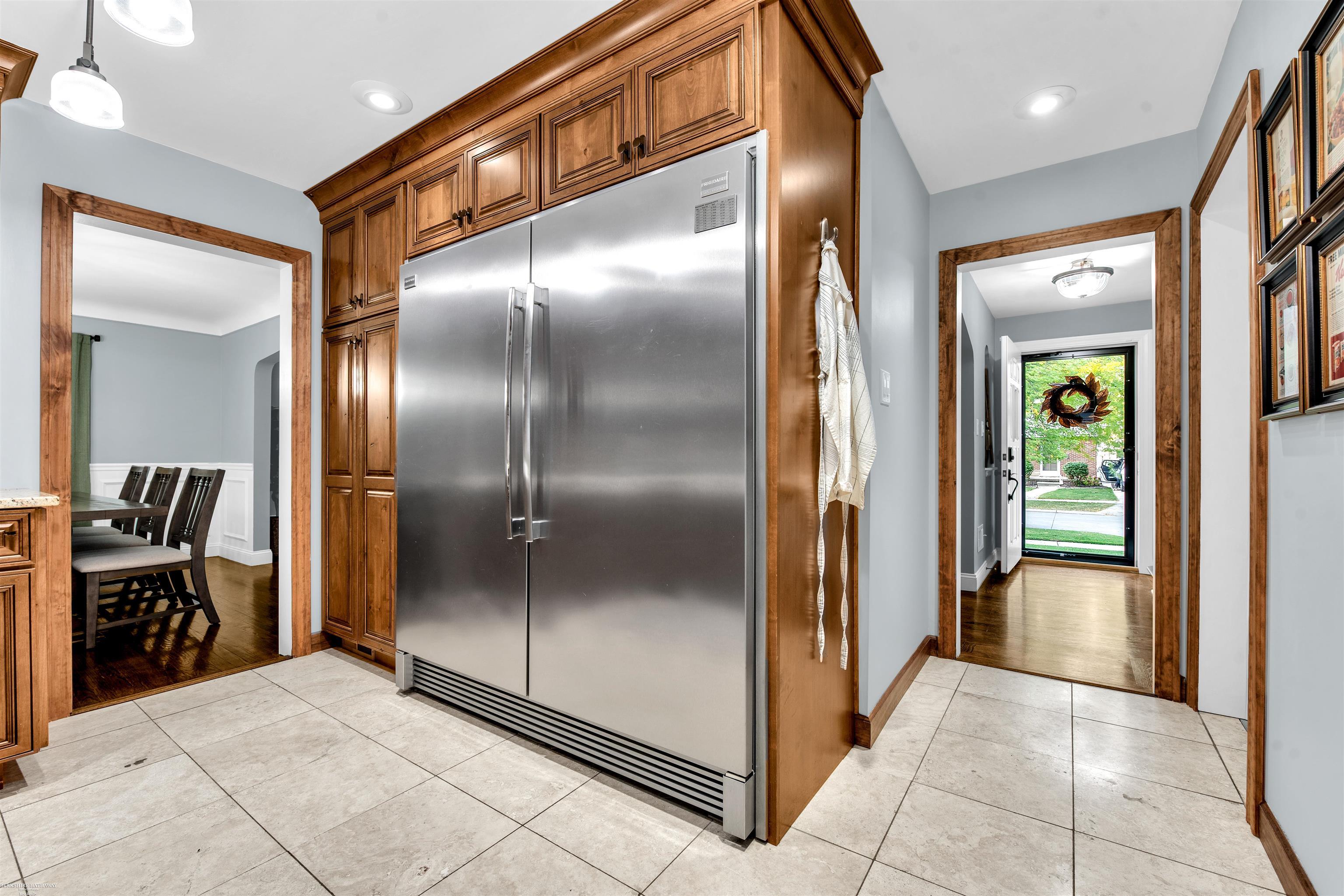 1725 Newcastle Road Grosse Pointe Woods, MI 48236 - Photo 12 of 37