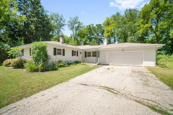 $500,000 | N70-w39060 Foster Drive, Oconomowoc, WI 53066
