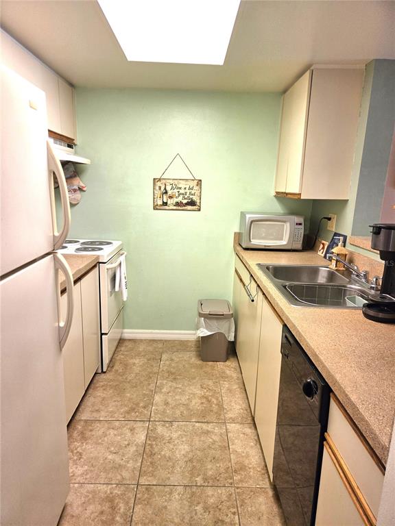 503 Albee Farm Road, Unit B15 Venice, FL 34285 - Photo 8 of 29 Gallery Image 8