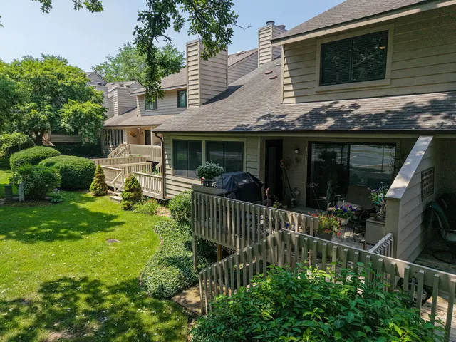 $400,000 | 1541 Kirkwood Drive, Geneva, IL 60134