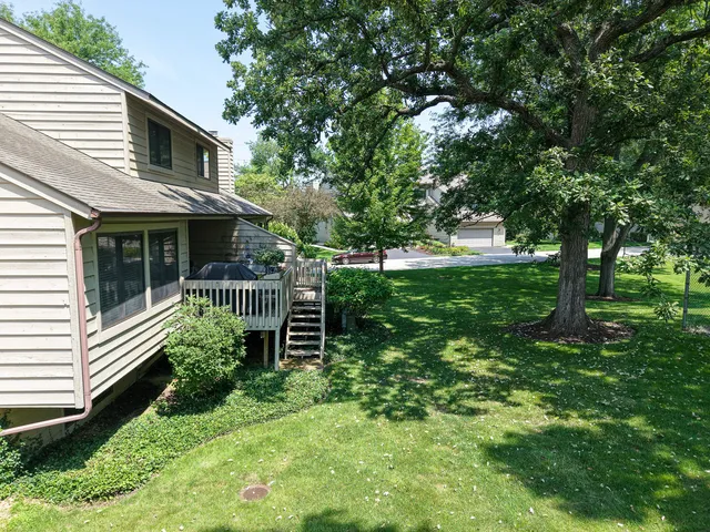 $400,000 | 1541 Kirkwood Drive, Geneva, IL 60134