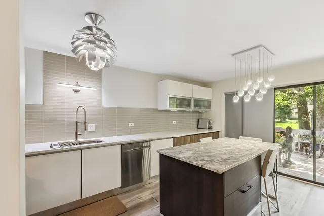 $400,000 | 1541 Kirkwood Drive, Geneva, IL 60134