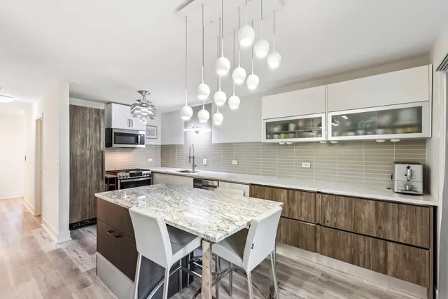 $400,000 | 1541 Kirkwood Drive, Geneva, IL 60134