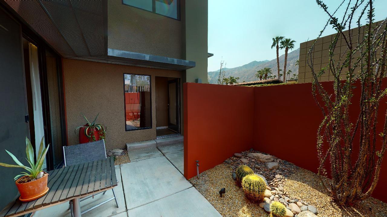 649 East Arenas Road Palm Springs, CA 92262 - Photo 21 of 41 Master/Main entrance patio