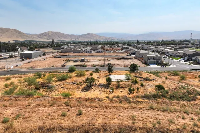 $1,250,000 | 709 West Naranjo Boulevard, Woodlake, CA 93286