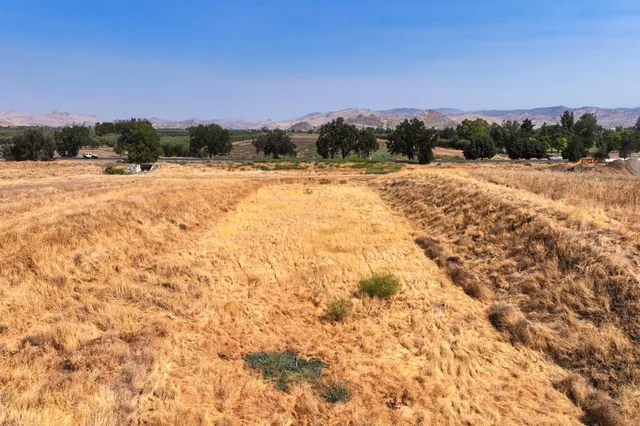 $1,250,000 | 709 West Naranjo Boulevard, Woodlake, CA 93286