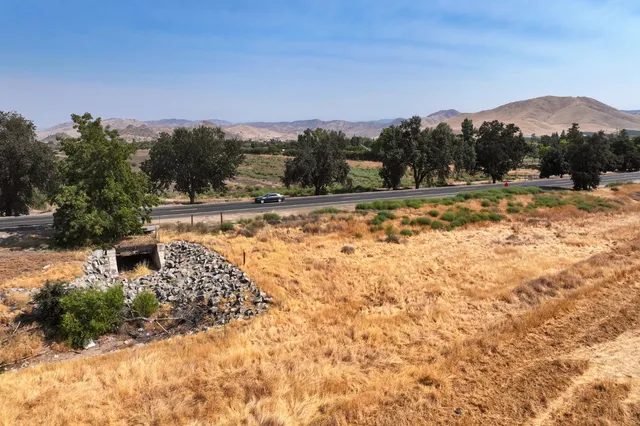 $1,250,000 | 709 West Naranjo Boulevard, Woodlake, CA 93286