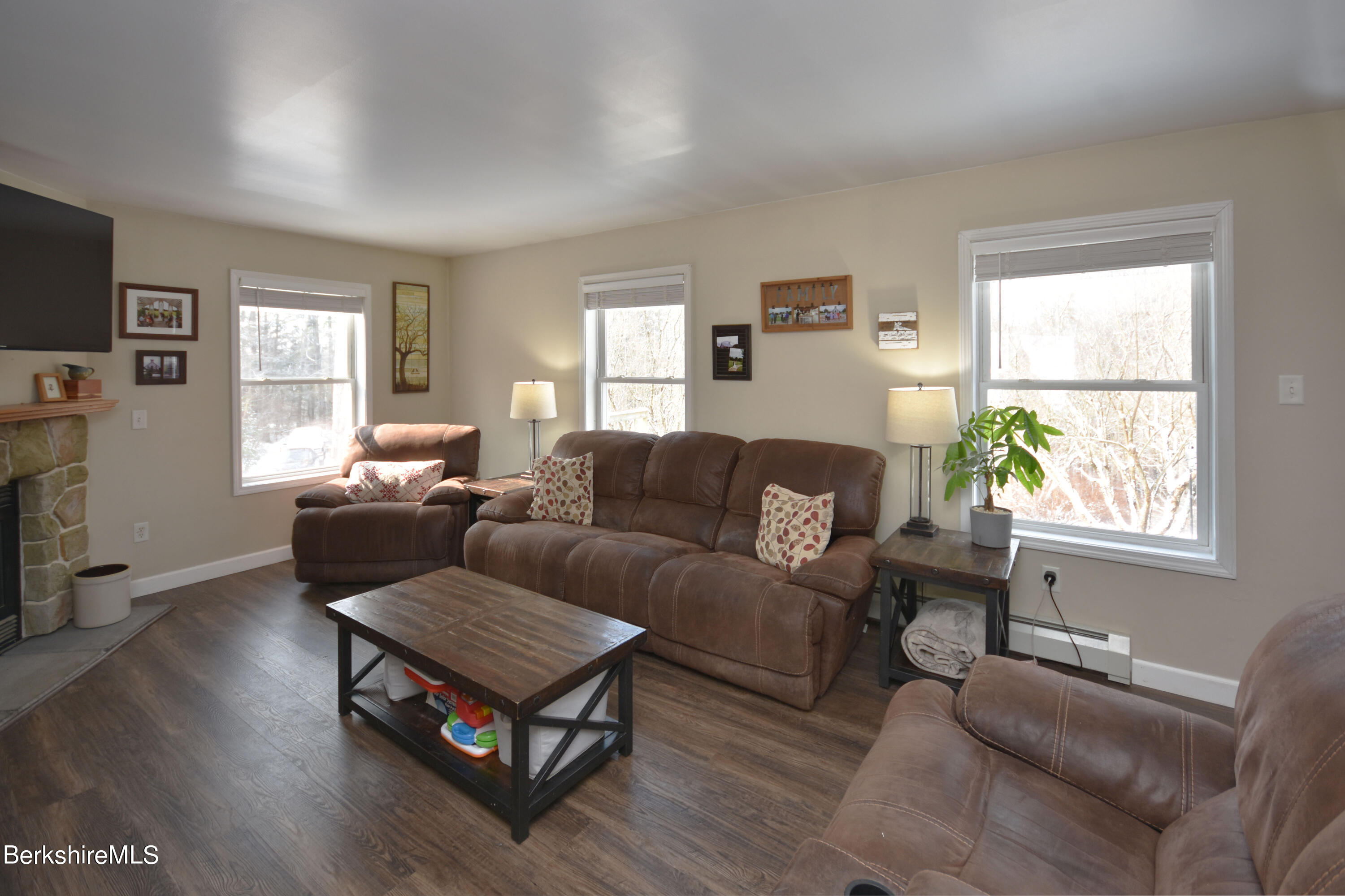 1474 County Road Sheffield, MA 01230 - Photo 14 of 61 Living Room