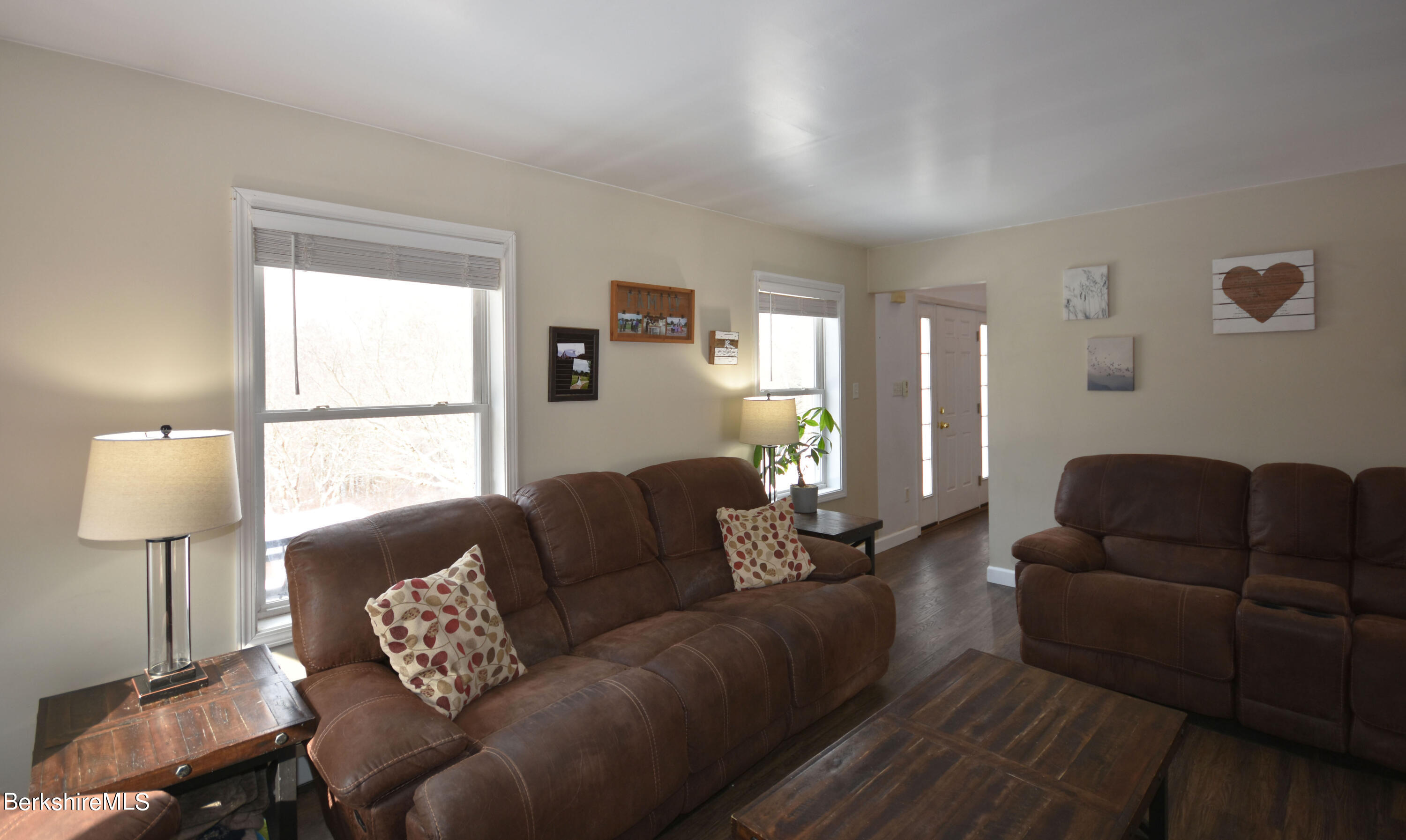 1474 County Road Sheffield, MA 01230 - Photo 17 of 61 Living Room