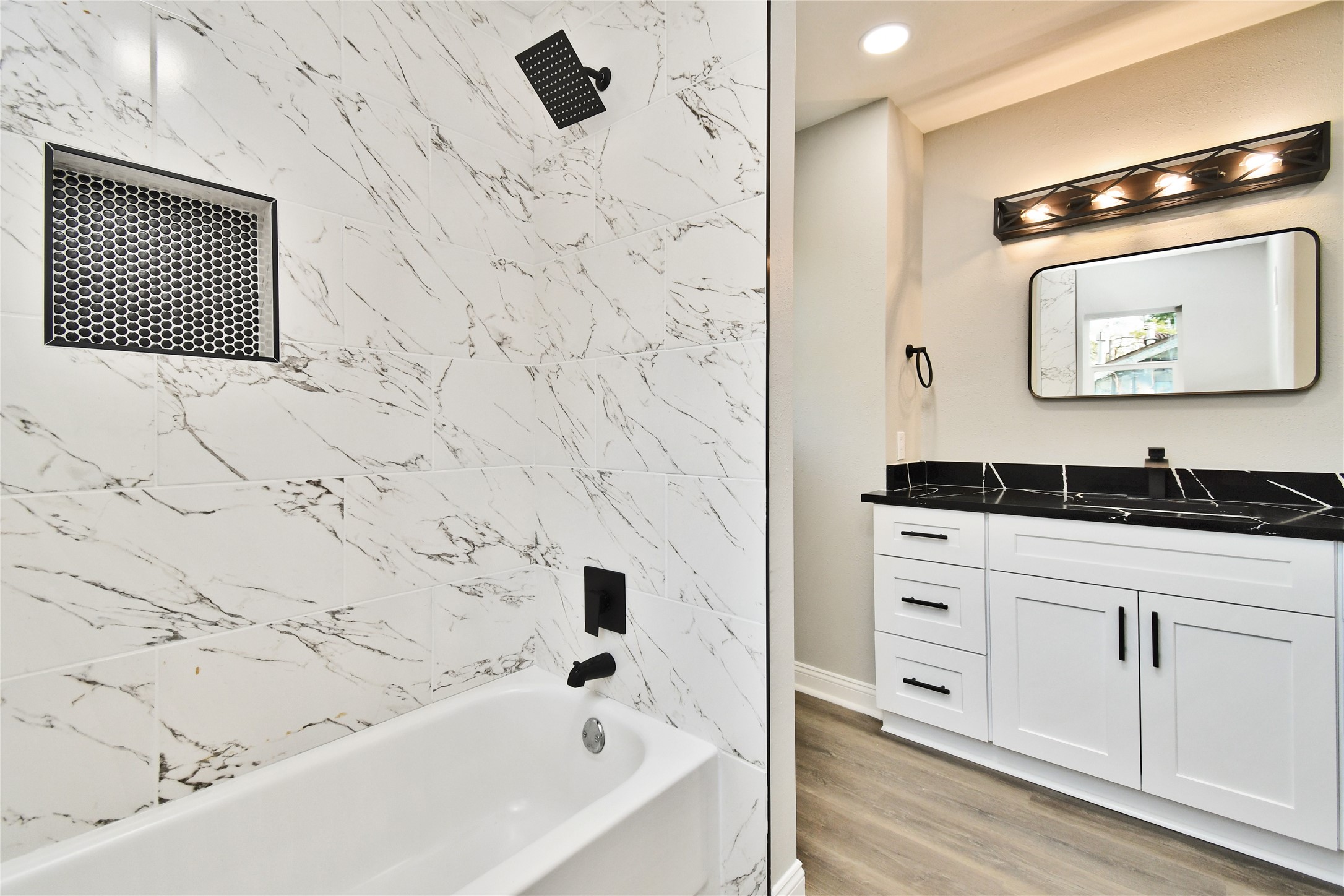 2035 Round Spring Drive Houston, TX 77339 - Photo 14 of 32 Upstairs Bath