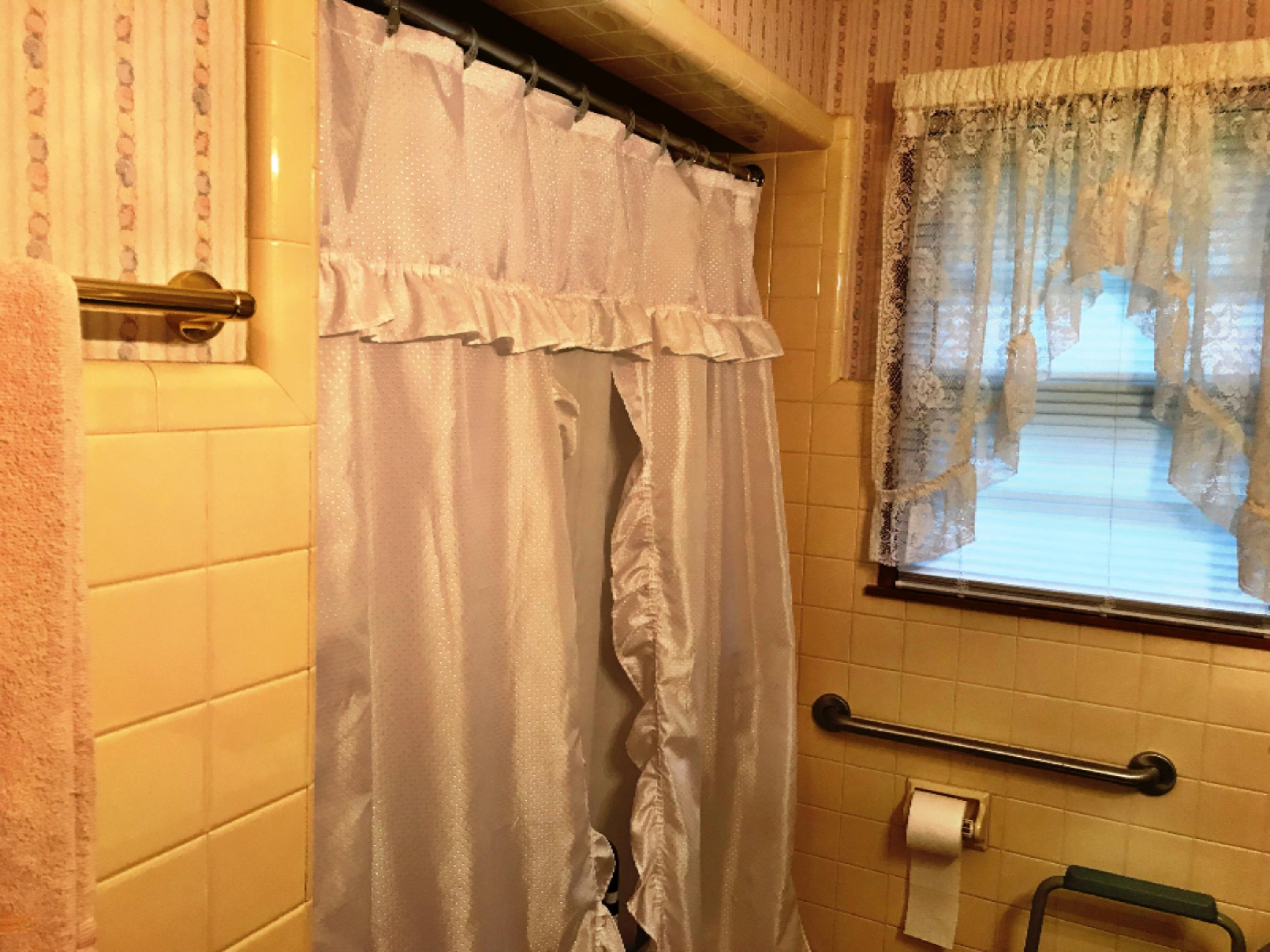 988 Fairlawn Road St. Joseph, MI 49085 - Photo 12 of 25 Bathroom2