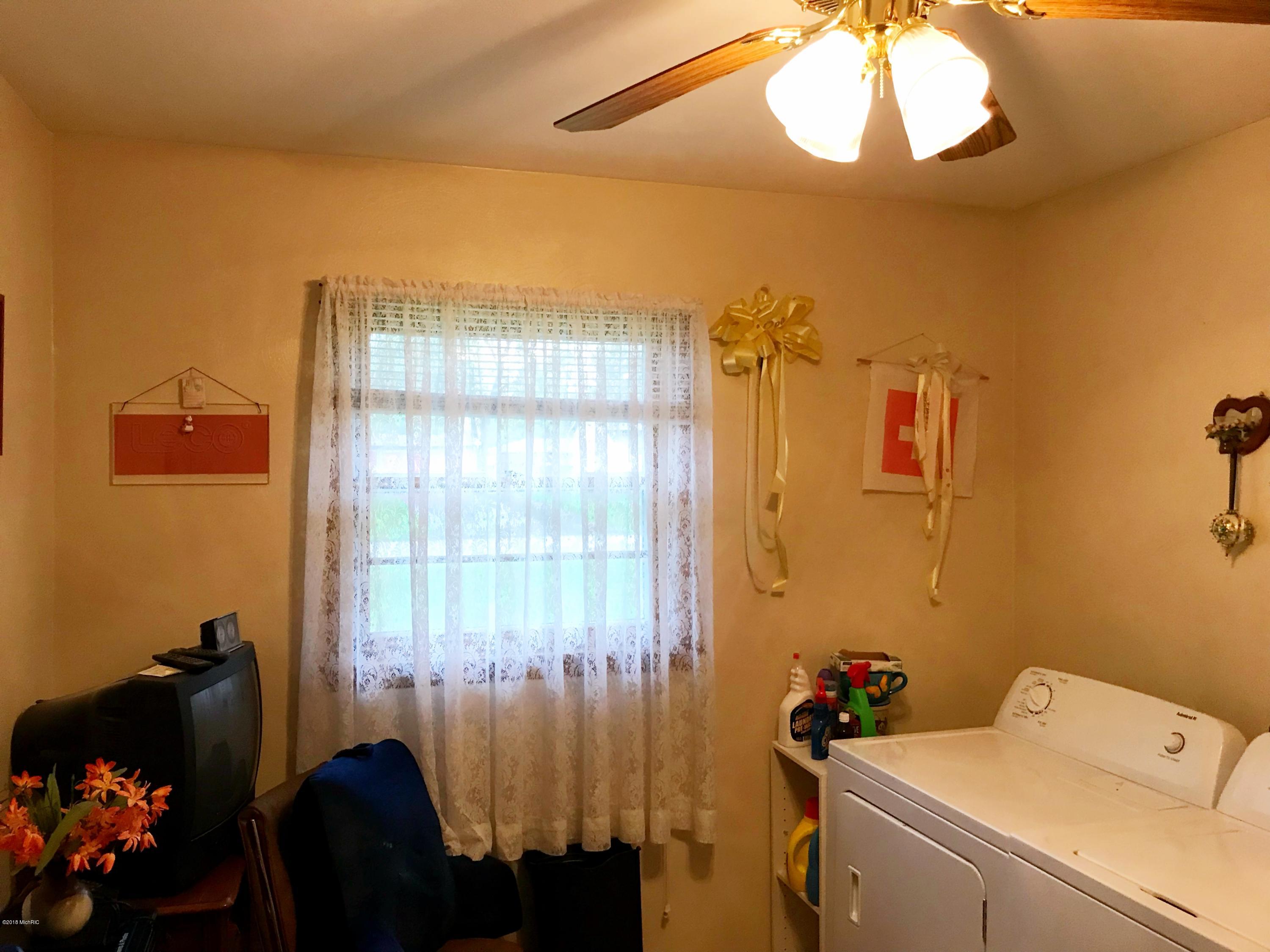 988 Fairlawn Road St. Joseph, MI 49085 - Photo 18 of 25 Bedroom3-2