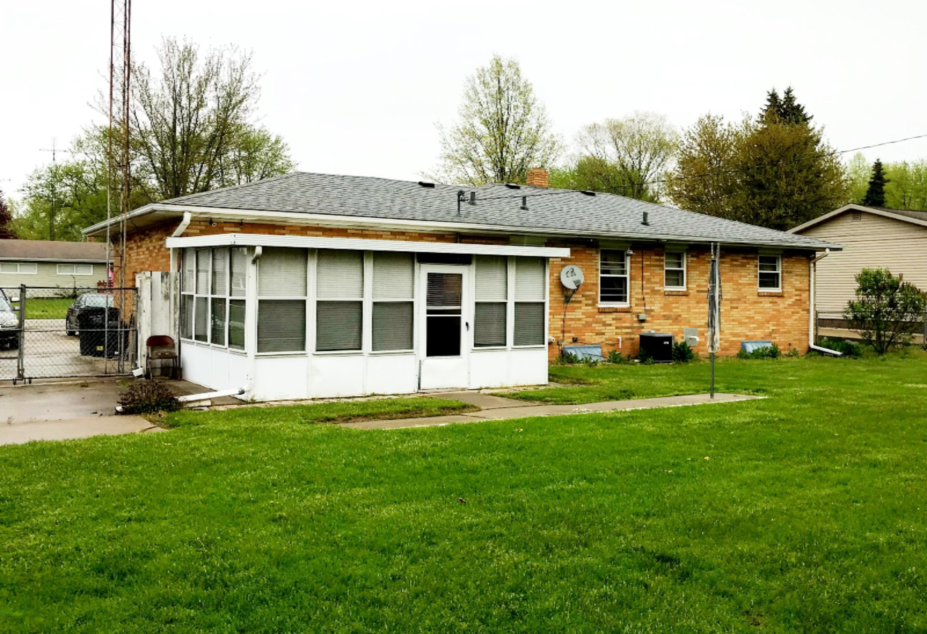 988 Fairlawn Road St. Joseph, MI 49085 - Photo 5 of 25 Back