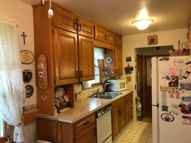 988 Fairlawn Road St. Joseph, MI 49085 - Photo 8 of 25 Kitchen1