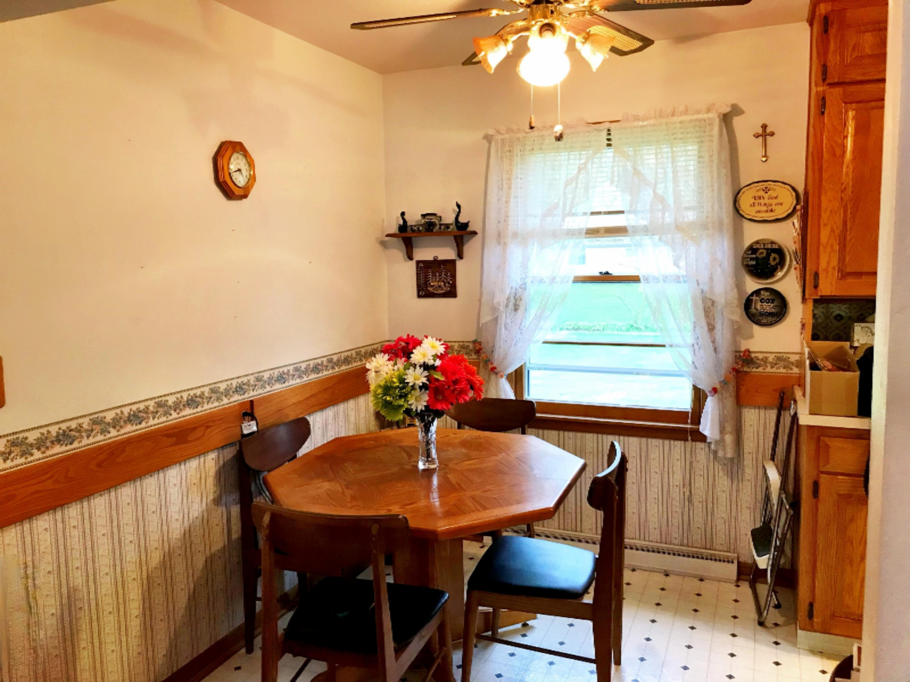988 Fairlawn Road St. Joseph, MI 49085 - Photo 10 of 25 Eating Area