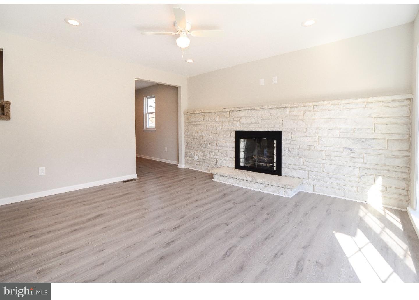921 Clements Bridge Road Barrington, NJ 08007 - Photo 7 of 19 Living Room