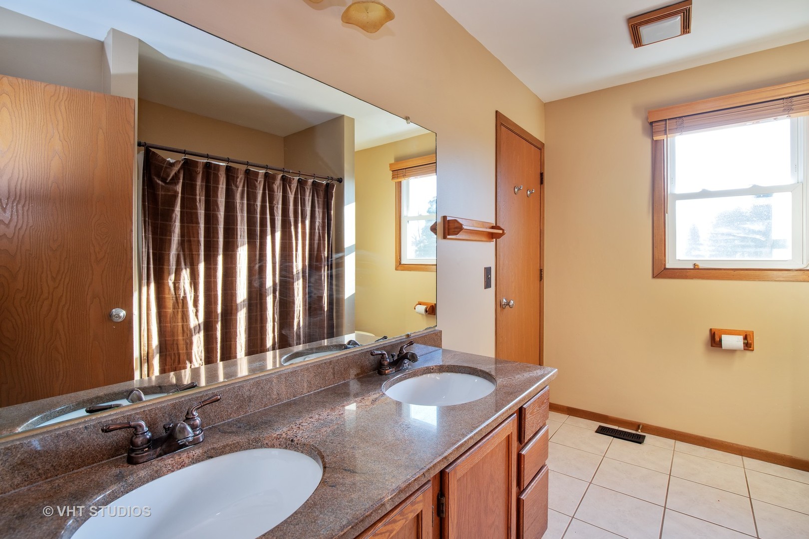 535 Whispering Pines Road Lindenhurst, IL 60046 - Photo 11 of 19