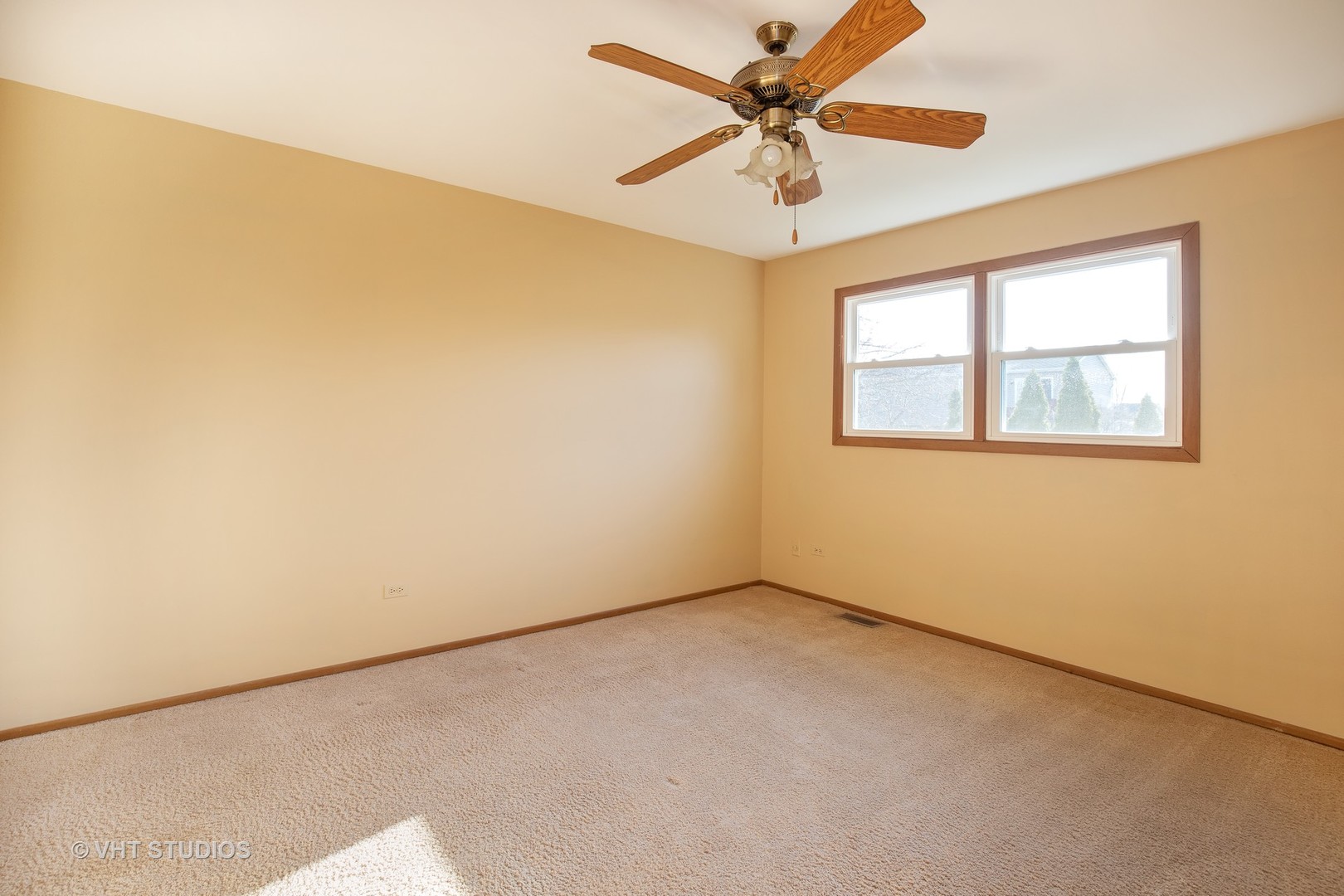 535 Whispering Pines Road Lindenhurst, IL 60046 - Photo 12 of 19