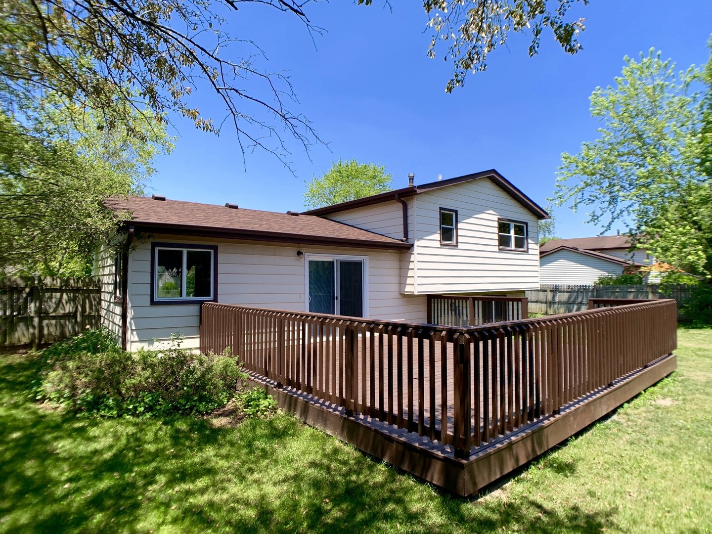 535 Whispering Pines Road Lindenhurst, IL 60046 - Photo 5 of 19