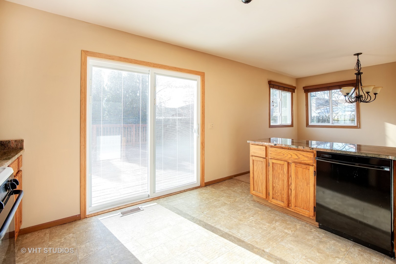 535 Whispering Pines Road Lindenhurst, IL 60046 - Photo 8 of 19