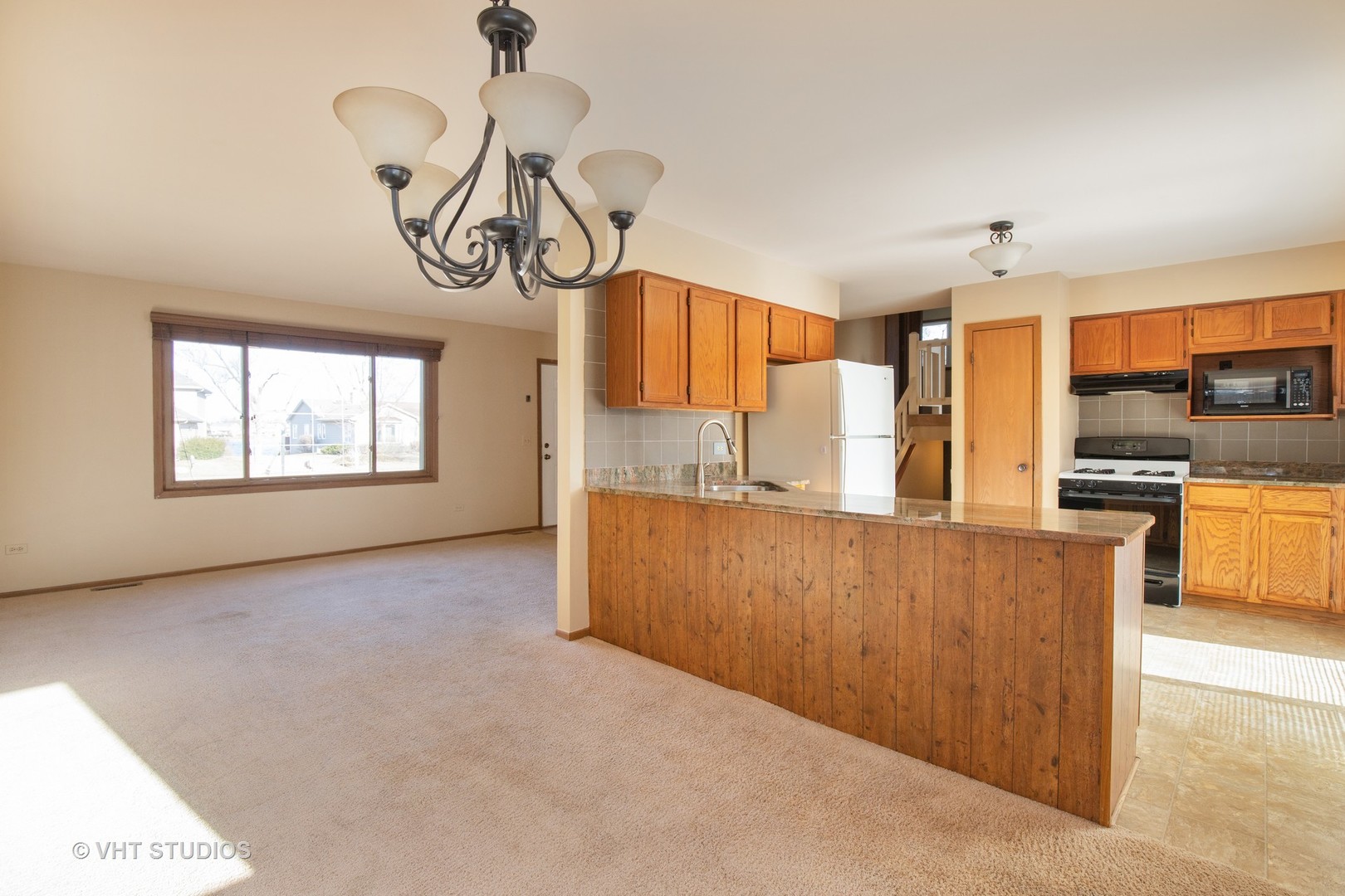 535 Whispering Pines Road Lindenhurst, IL 60046 - Photo 9 of 19