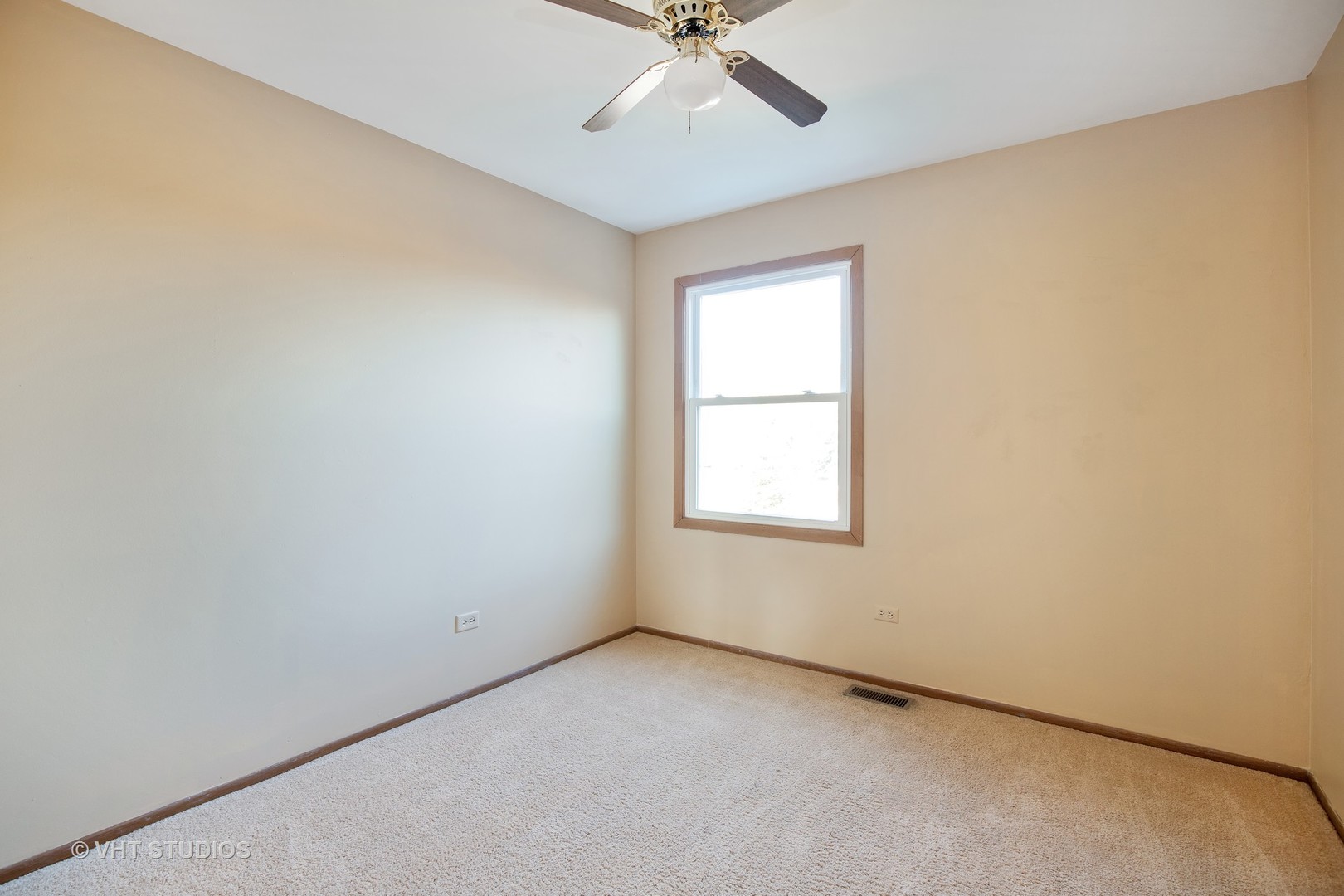 535 Whispering Pines Road Lindenhurst, IL 60046 - Photo 10 of 19