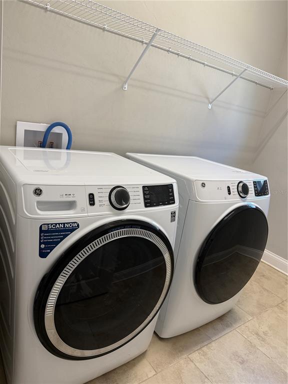 11822 Southwest 34th Road Gainesville, FL 32608 - Photo 17 of 24 a utility room with dryer and washer