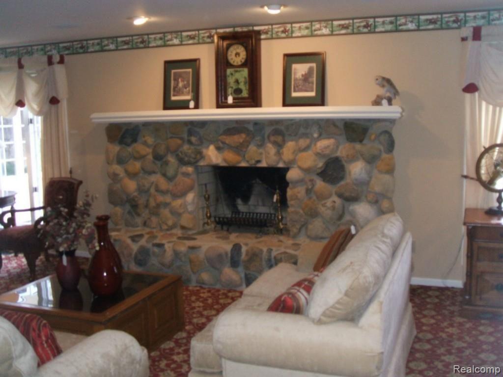 7835 Foster Road Clarkston, MI 48346 - Photo 13 of 23 aa h Family Room Foster7835_09.jpg