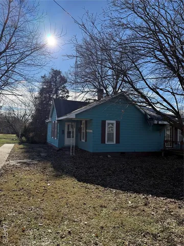 $29,900 | 475 South Pearl Street, Waverly, IL 62692