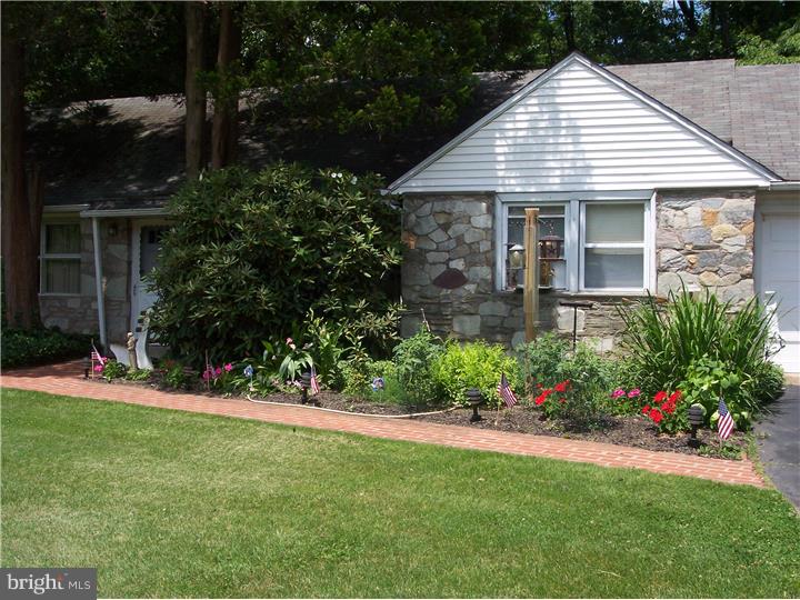 906 Pembroke Road Jenkintown, PA 19046 - Photo 2 of 21 Front Yard
