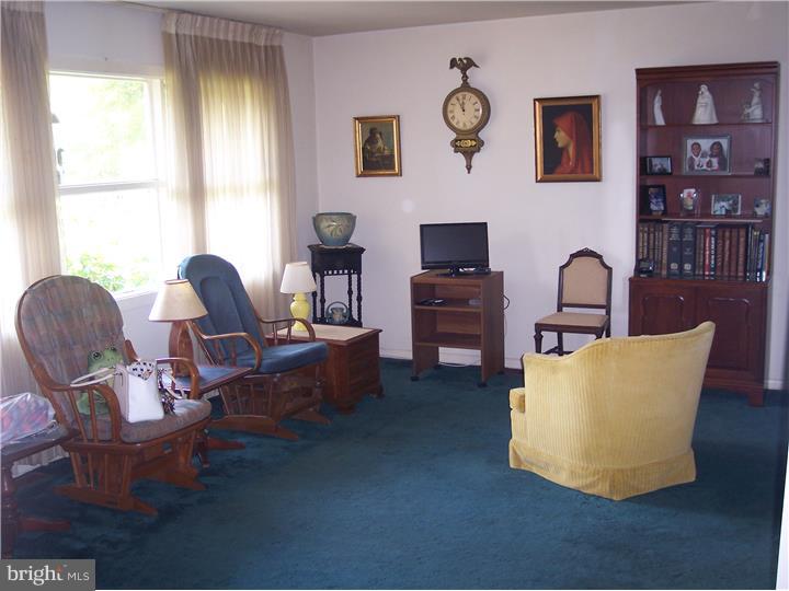 906 Pembroke Road Jenkintown, PA 19046 - Photo 3 of 21 Living Room