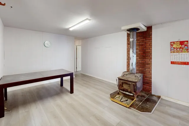 a view of a big room with closet and windows