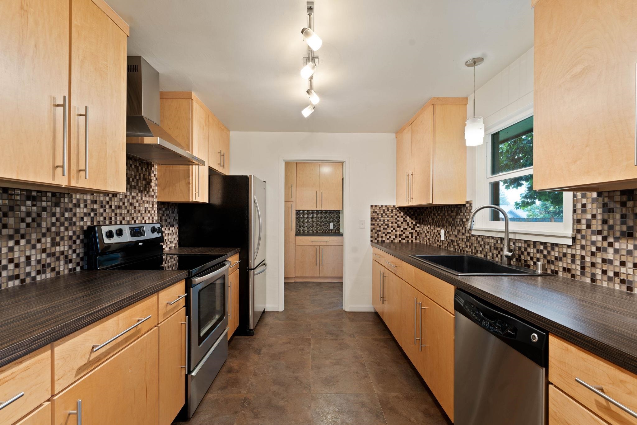 1109 North Bates Road Spokane Valley, WA 99206 - Photo 10 of 21 Gallery Image 10