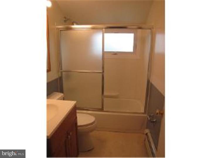 18 Tinder Road Levittown, PA 19056 - Photo 7 of 25 a bathroom with a bathtub