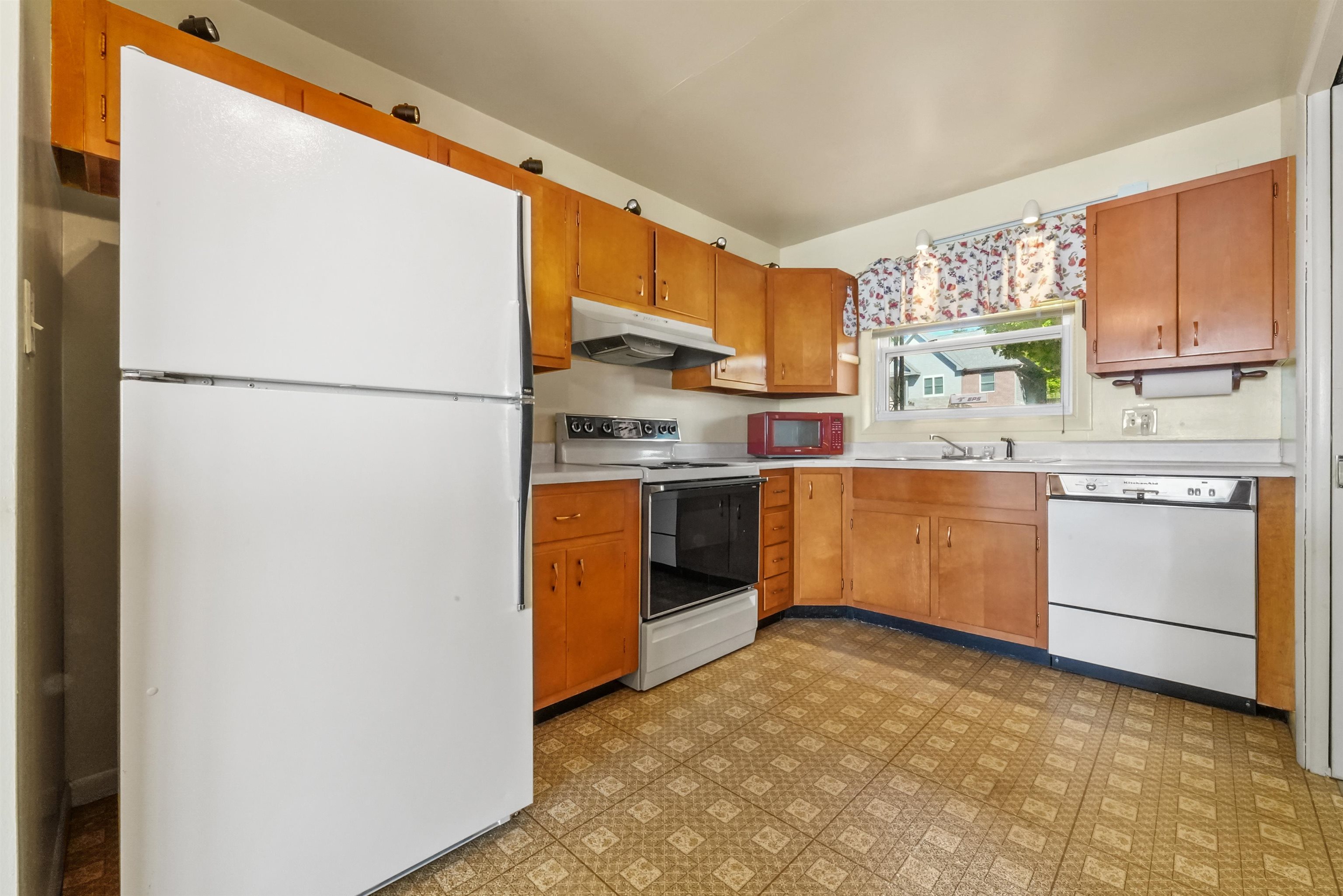 9412 Center Road Traverse City, MI 49686 - Photo 20 of 63 1900950-19.JPG