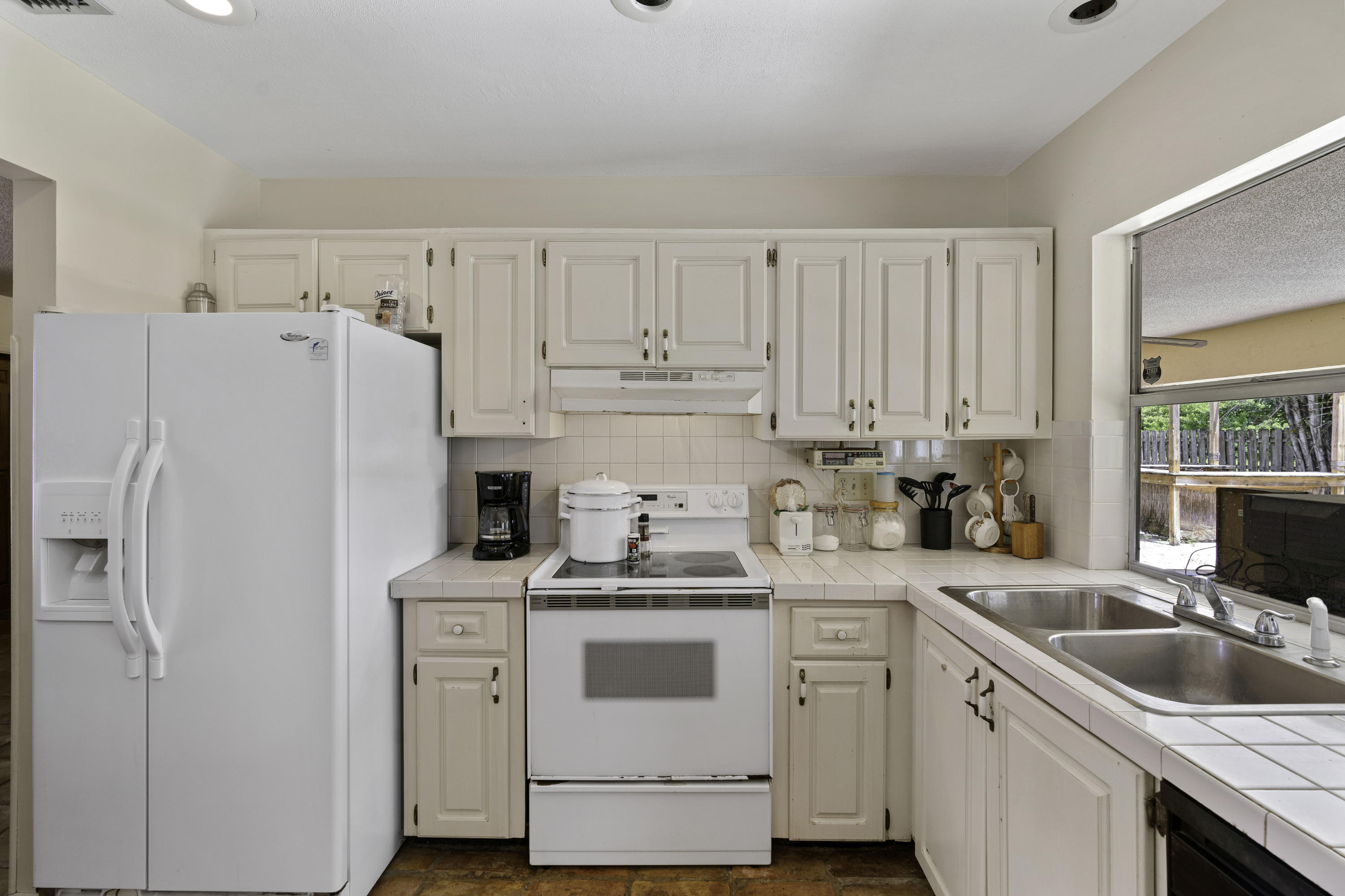 1700 Southwest 9th Street Boca Raton, FL 33486 - Photo 6 of 22 Kitchen