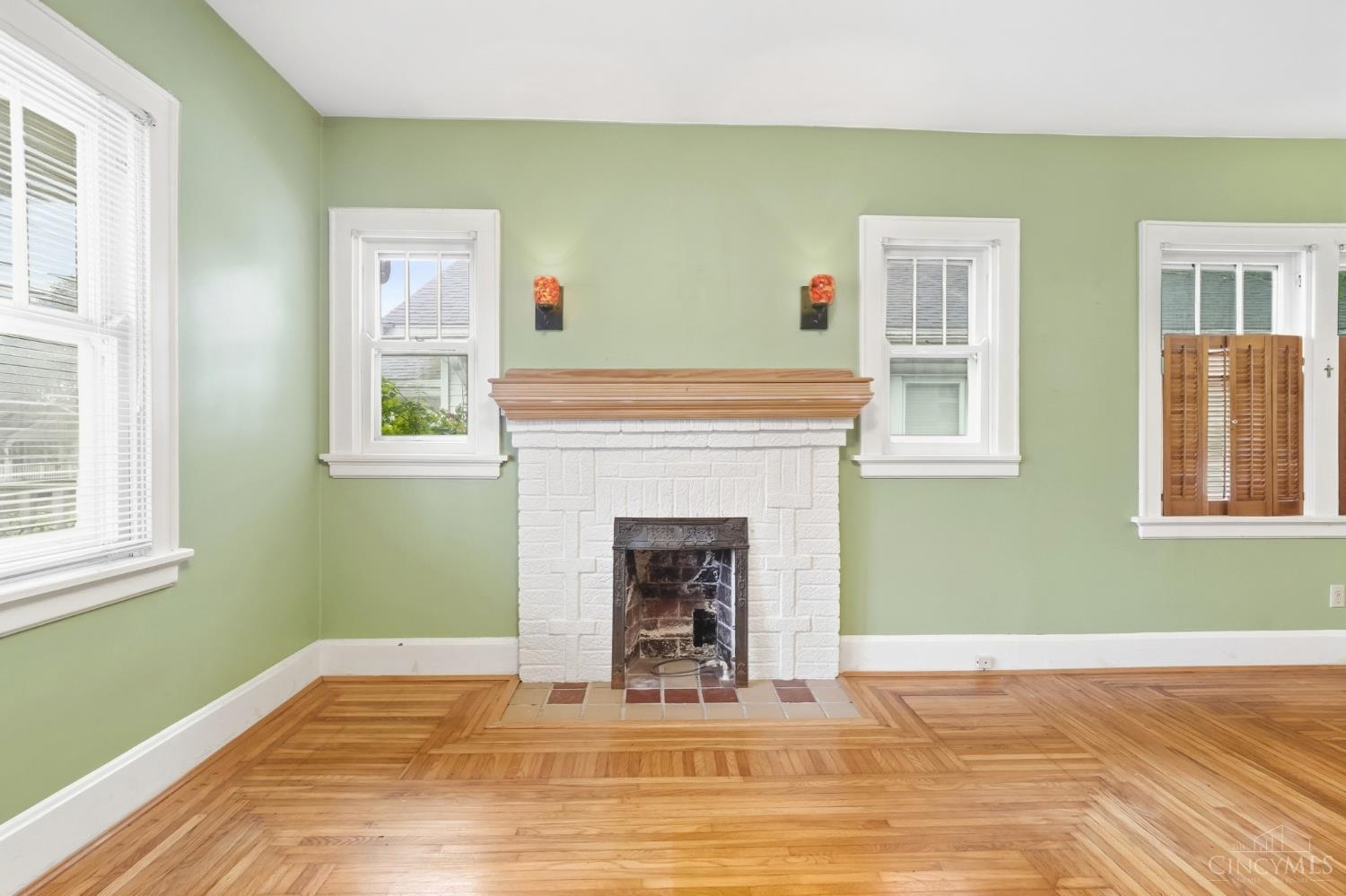 4403 Clifford Road Deer Park, OH 45236 - Photo 8 of 39 Gallery Image 8
