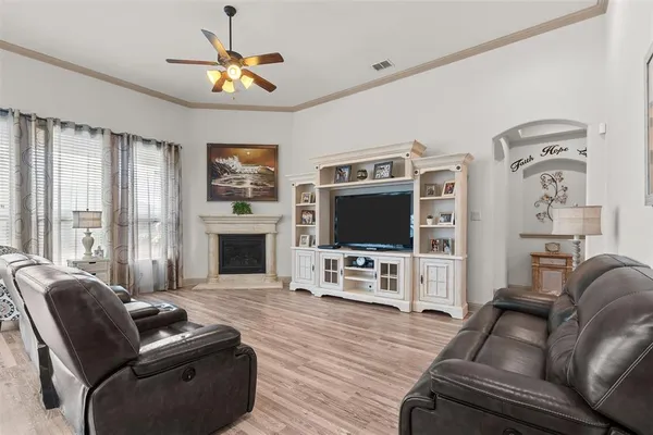 $325,000 | 211 Chinaberry Trail, Forney, TX 75126