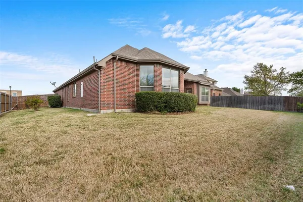$325,000 | 211 Chinaberry Trail, Forney, TX 75126