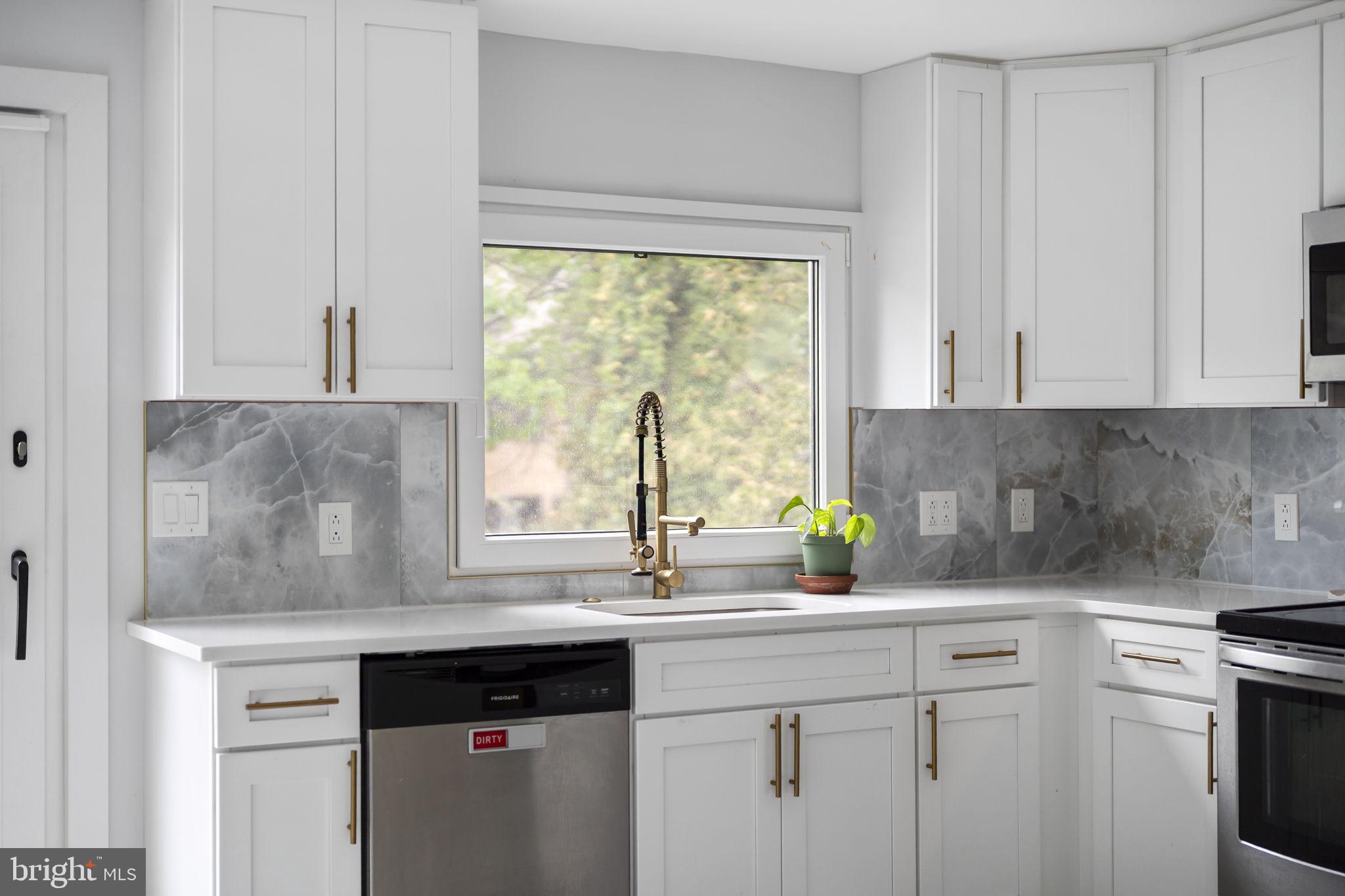 2549 Church Road Glenside, PA 19038 - Photo 10 of 40 Modern kitchen with elegant finishes.