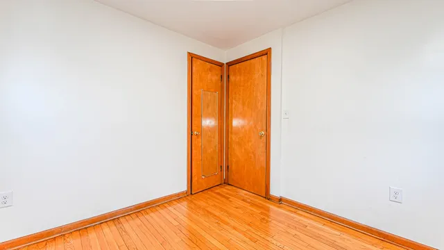 a view of empty room with window