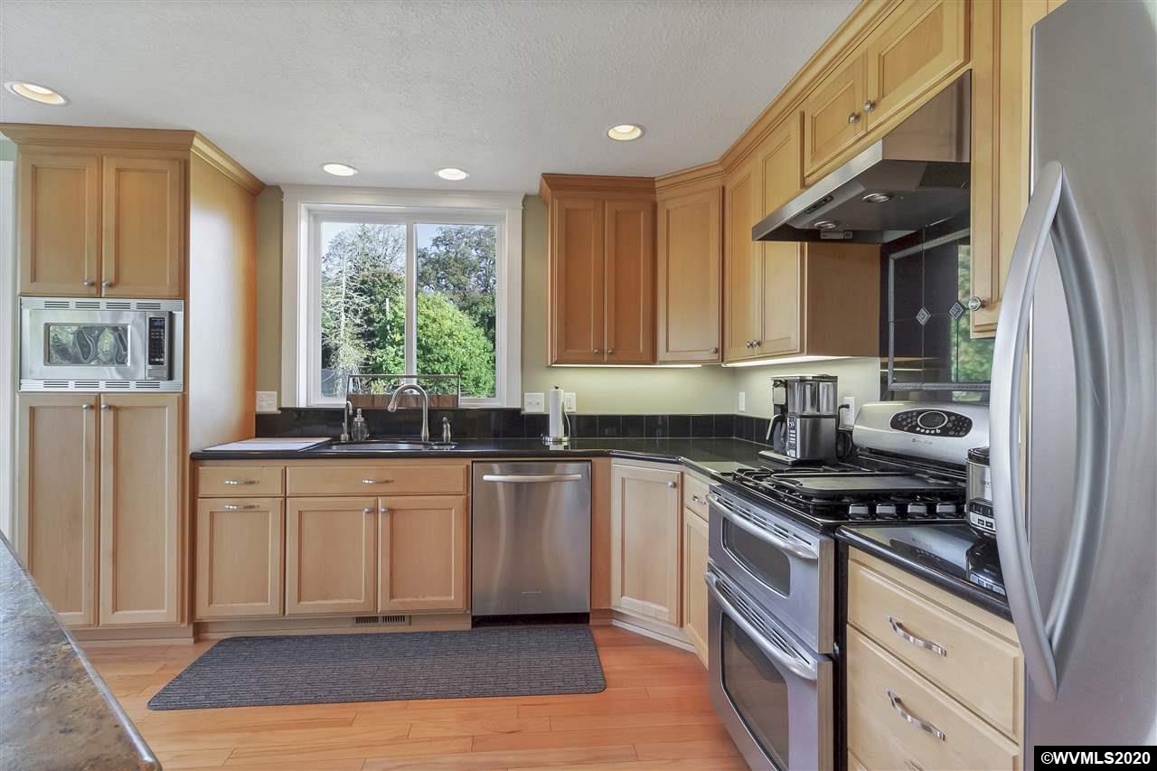 3565 Rhododendron Lane Southeast Salem, OR 97317 - Photo 12 of 31