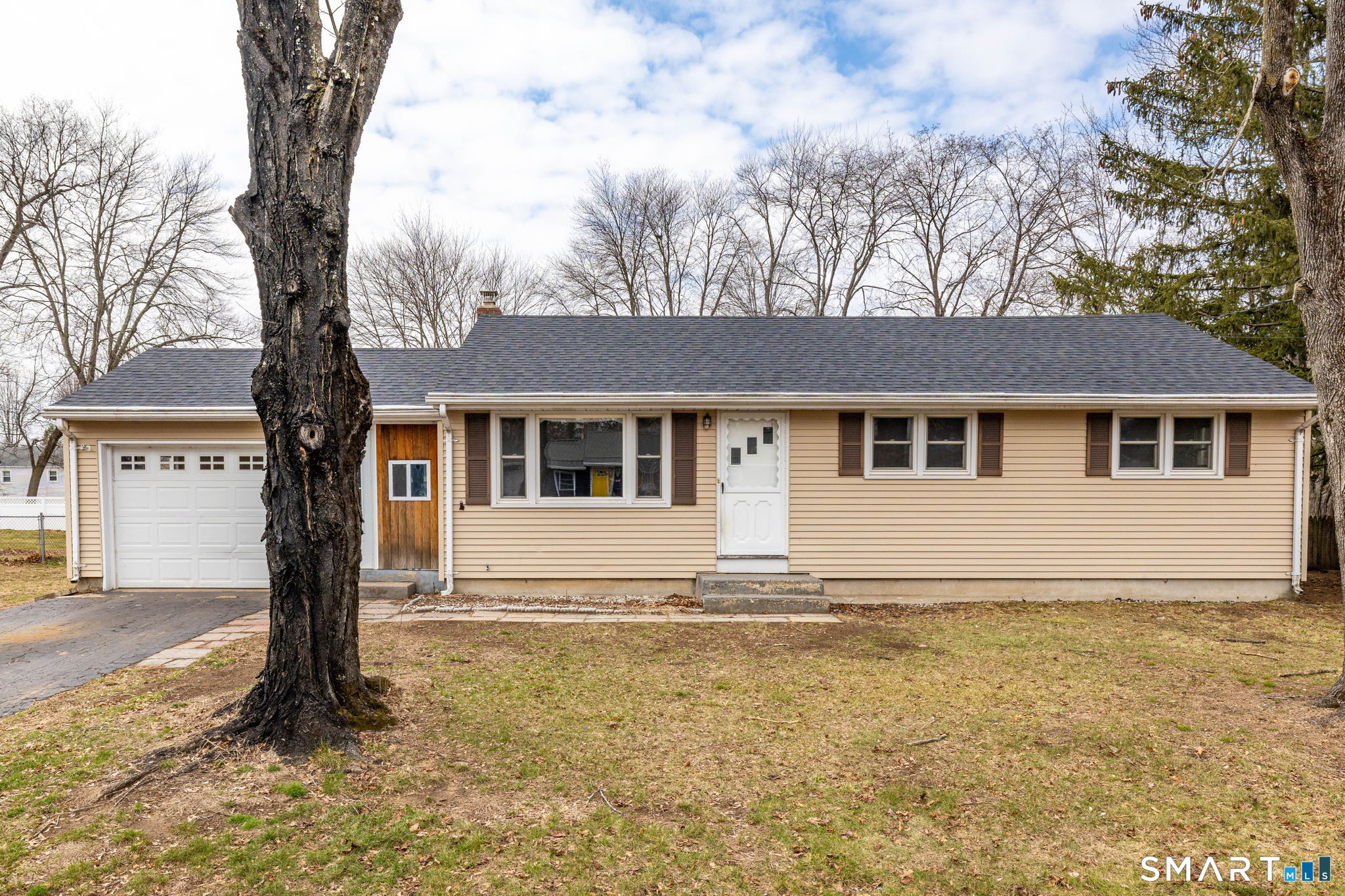 9 Glendale Road Enfield, CT 06082 - Photo 2 of 36