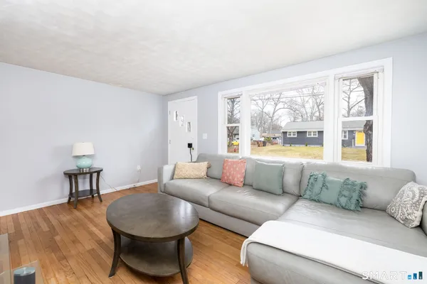 $310,000 | 9 Glendale Road, Enfield, CT 06082